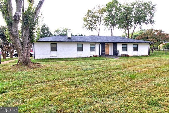 Building Photo - 530 Mimosa St