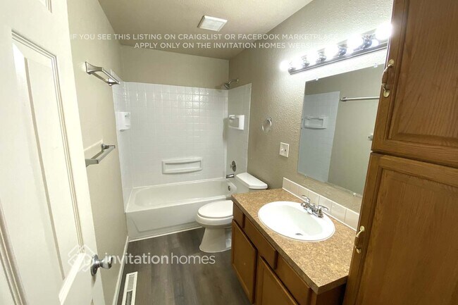 Building Photo - 1002 151st St E