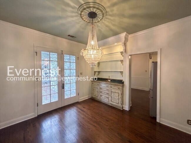 Building Photo - 756 S Willett St