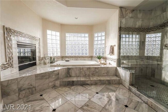 Building Photo - 2237 Fiero Dr