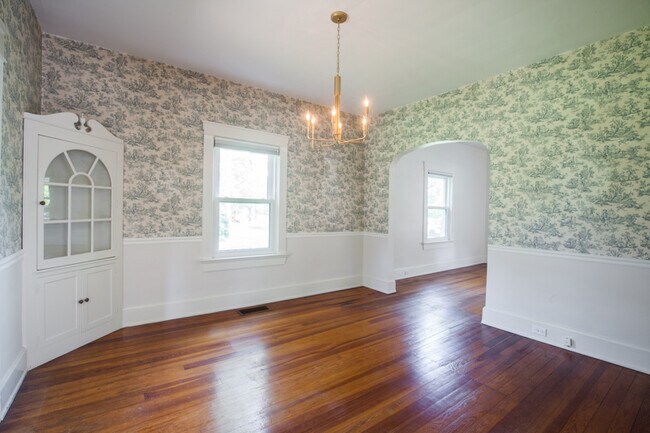 Building Photo - 812 Floral Ave