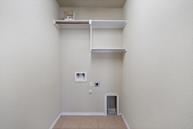 Building Photo - 119 Buescher Cove