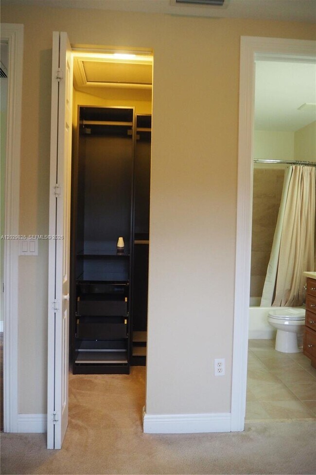 Building Photo - 2750 Jockey Cir