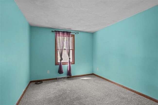 Building Photo - 125 Lewis Farm Rd