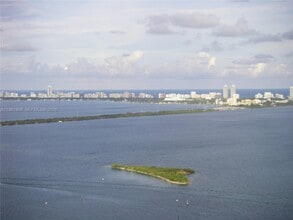 Building Photo - 1750 N Bayshore Dr