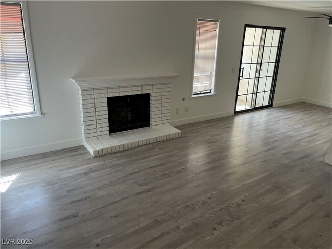 Building Photo - 6645 W Tropicana Ave