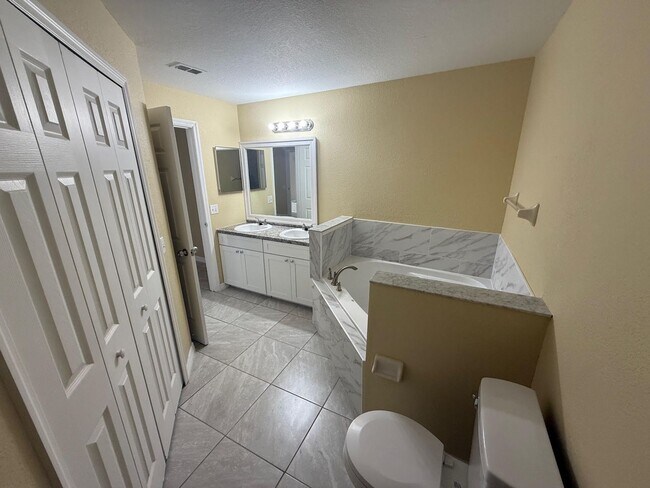 Building Photo - 1408 Orlando Pl