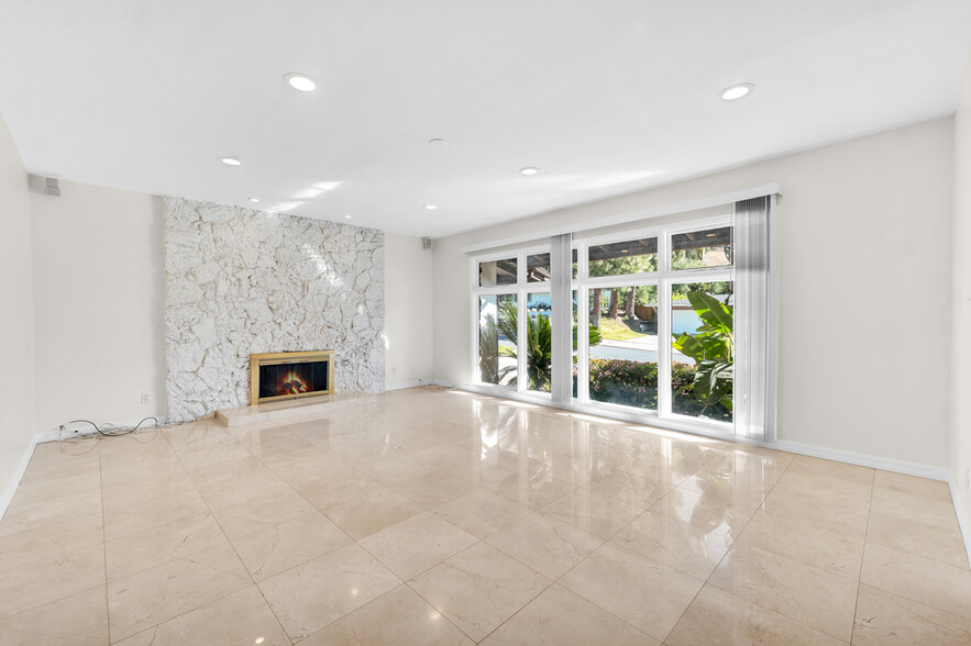 Building Photo - 4615 Arriba Dr