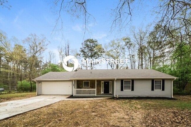 Primary Photo - 3 Bedroom Pet-Friendly Home in Stockbridge...