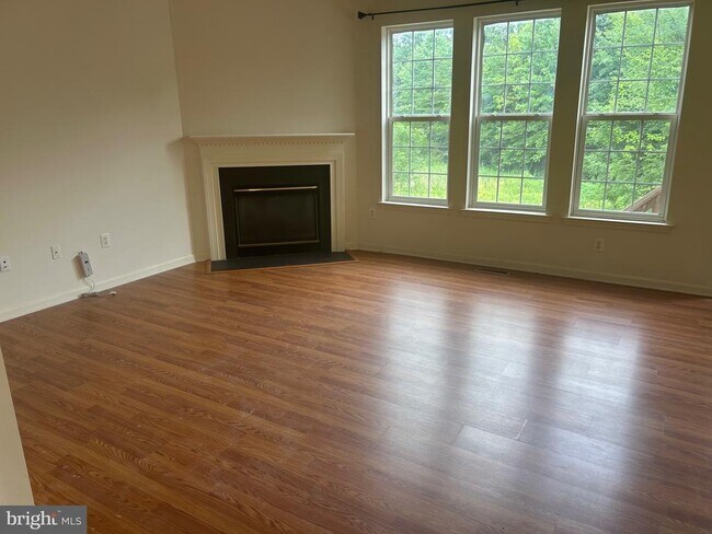 Building Photo - 6821 Hollow Glen Ct