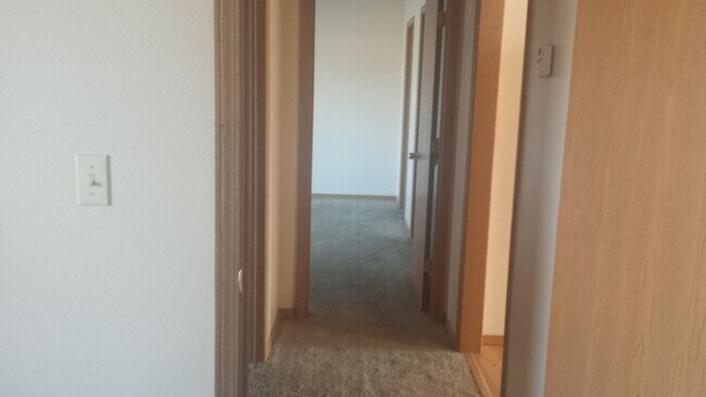 Building Photo - Nice Duplex in Clever. Clean two bedroom, ...