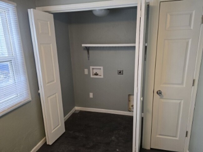 Building Photo - 524 3rd St