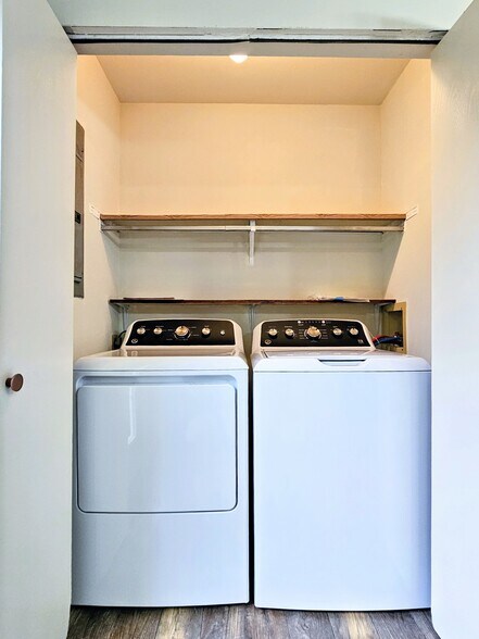 Building Photo - 205 Riverview Dr