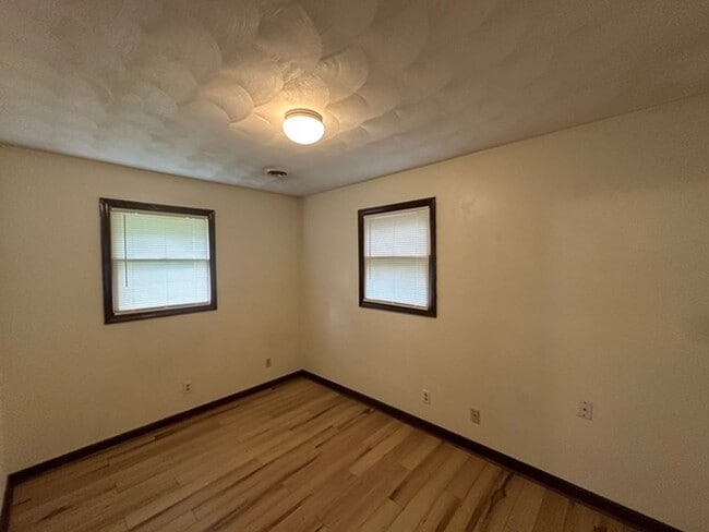 Building Photo - Rare 3BR/3BA Standalone Home Near VT Campus
