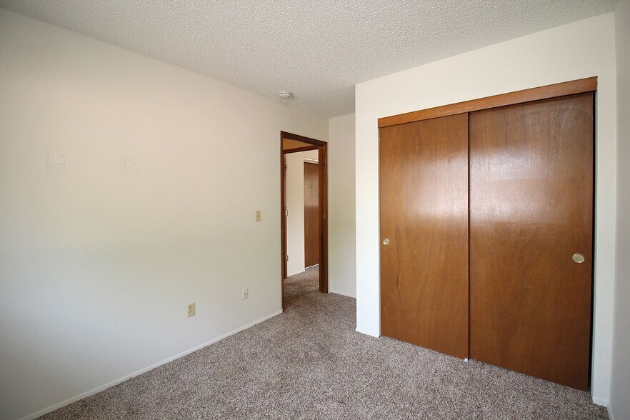 Building Photo - 2642-2642 SE 125th Ave