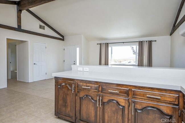 Building Photo - Beautiful 2 Bedroom Home