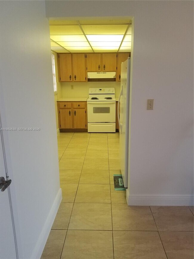 Building Photo - 9150 Fontainebleau Blvd