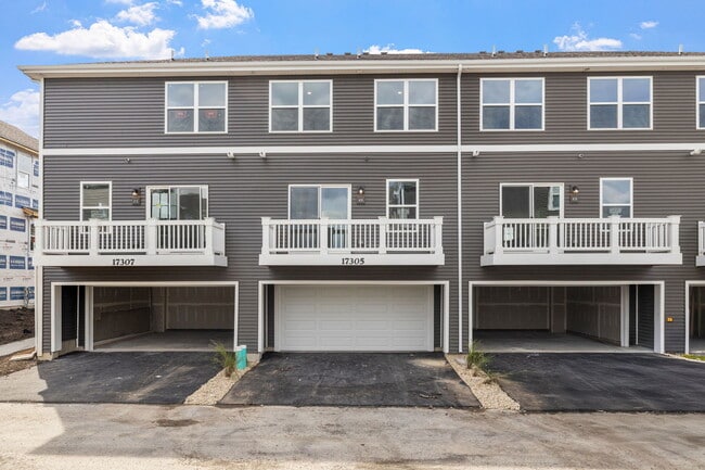 Building Photo - 17305 Ulster Dr