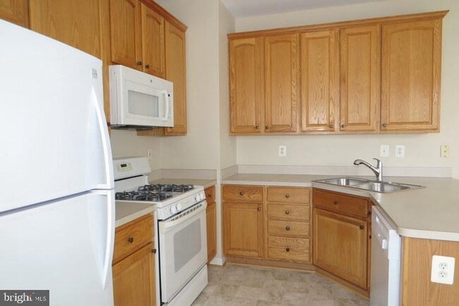 Building Photo - 1622 White Oak Vista Dr