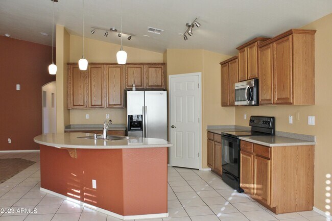 Building Photo - 17839 W Crocus Dr