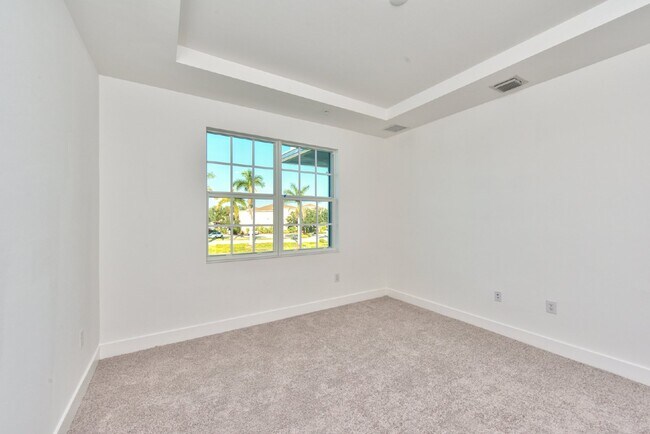 Building Photo - 3 BEDROM 3 BATH TOWNHOUSE IN VILLA MAR BON...
