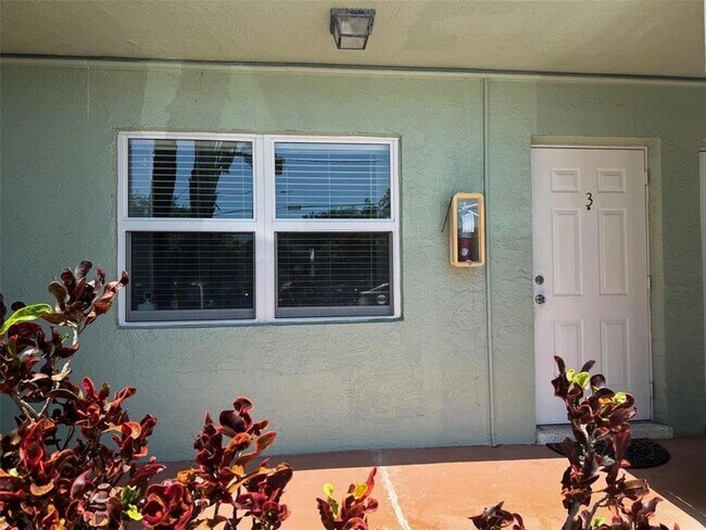 Building Photo - 2607 NE 8th Ave