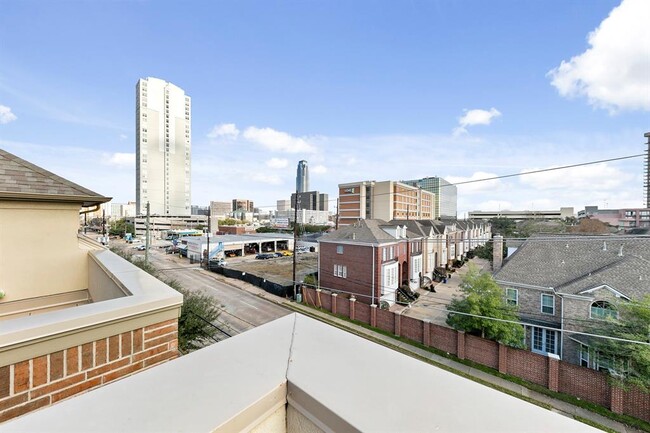 Building Photo - 3319 Bingham Manor Ln