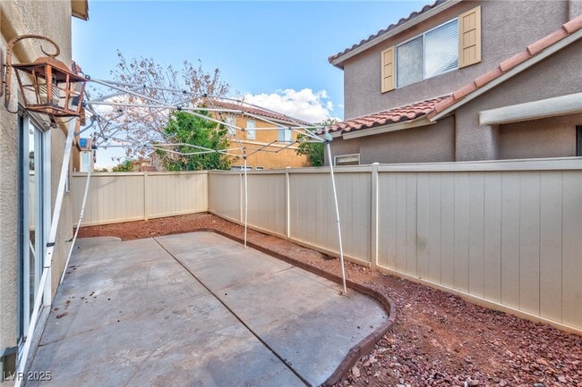 Building Photo - 949 Medina De Leon Ave