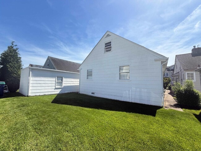 Building Photo - 33 N Gladstone Ave
