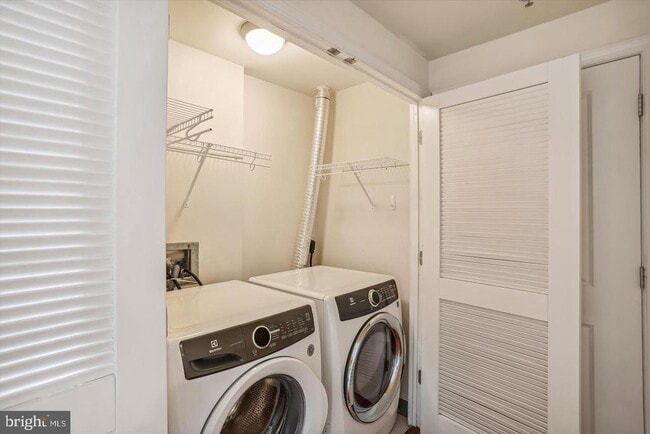 Building Photo - 5750 Bou Ave