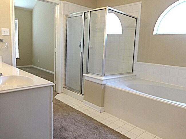 Building Photo - 2906 Tara Gables Ct