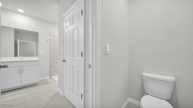 Building Photo - 1327 SE 16th Pl