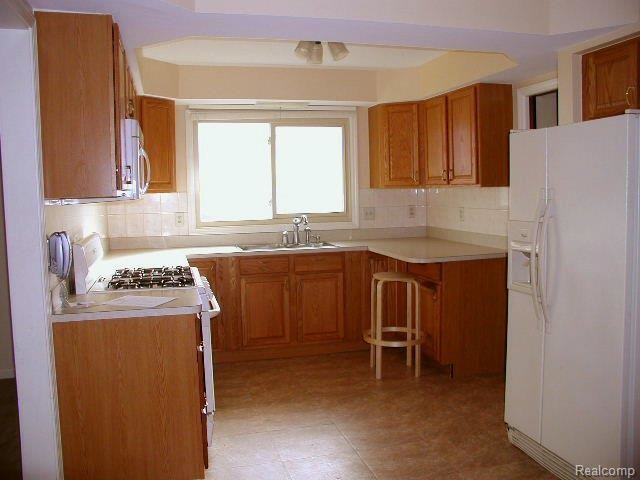 Building Photo - 2952 Sylvan Dr