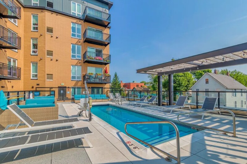 Building Photo - 1010 Maple Ave