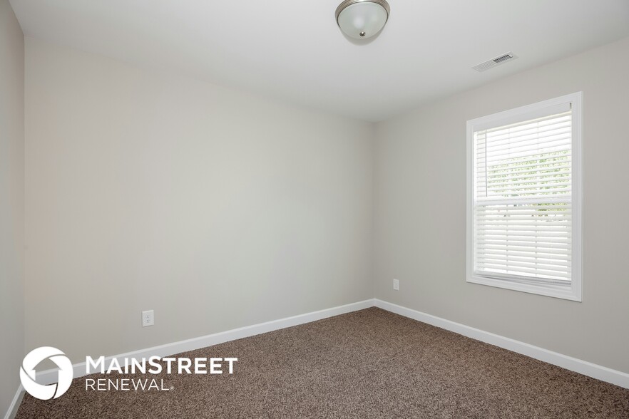 Building Photo - 388 Wood Ave