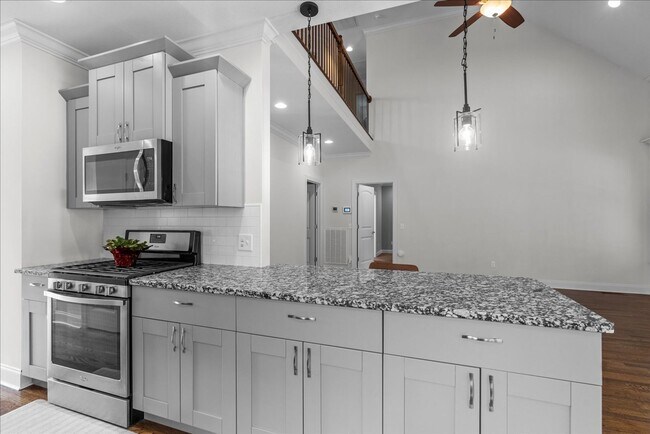 Building Photo - Move-In Ready Luxury in Island Point Estates