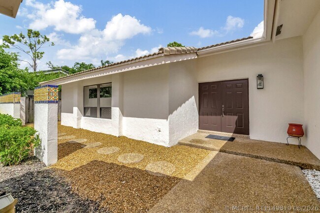Building Photo - 804 Foxpointe Cir