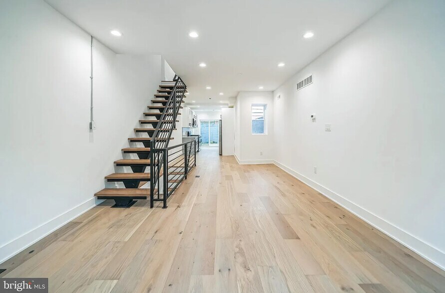 Building Photo - 1309 S 32nd St