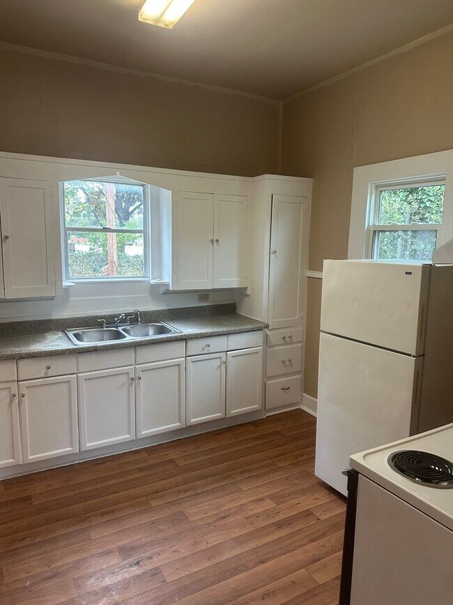 Building Photo - SECTION 8