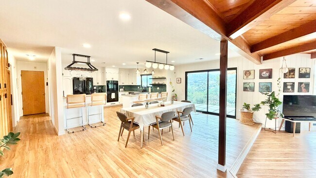 Building Photo - Beautifully Furnished & Appointed, Shorter Term Rental in the Peaceful Gird Valley area of Fallbr...