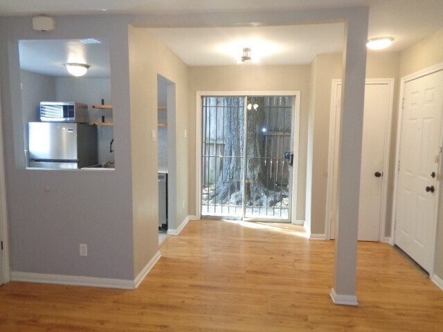 Building Photo - 2225 Mimosa Dr