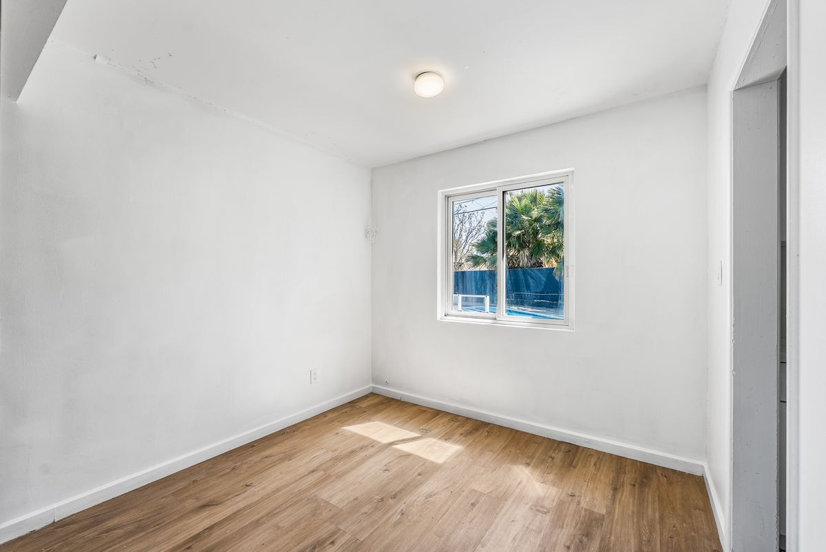 Building Photo - 442 Lightcap St