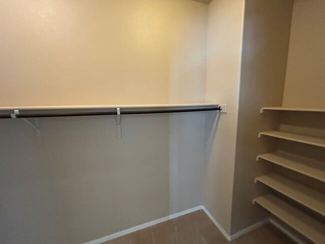 Building Photo - Absolutely Gorgeous 5-Bed 4-Bath with 3-car Garage Home!