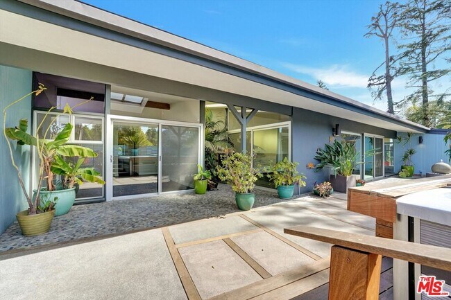 Building Photo - 2755 Carmar Dr