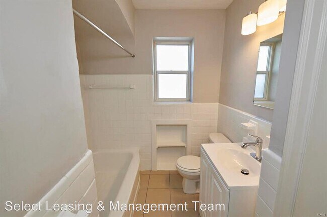 Building Photo - 5816-5828 Lindenwood Ave