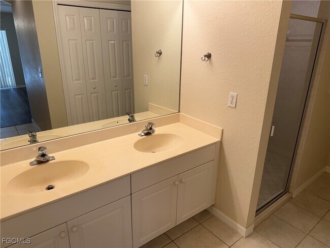 Building Photo - 2018 SW 30th St