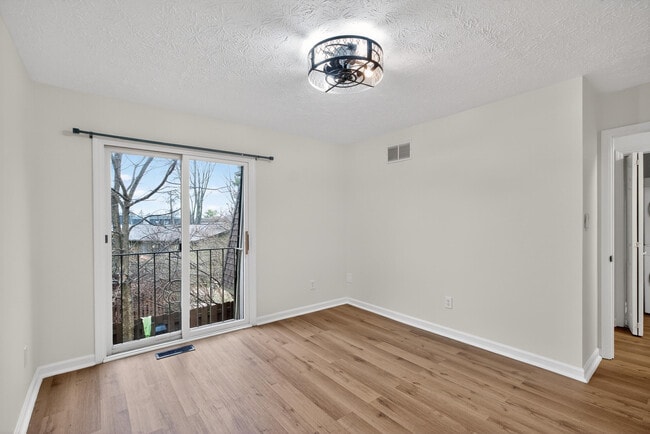 Building Photo - 433 Darby Creek Rd