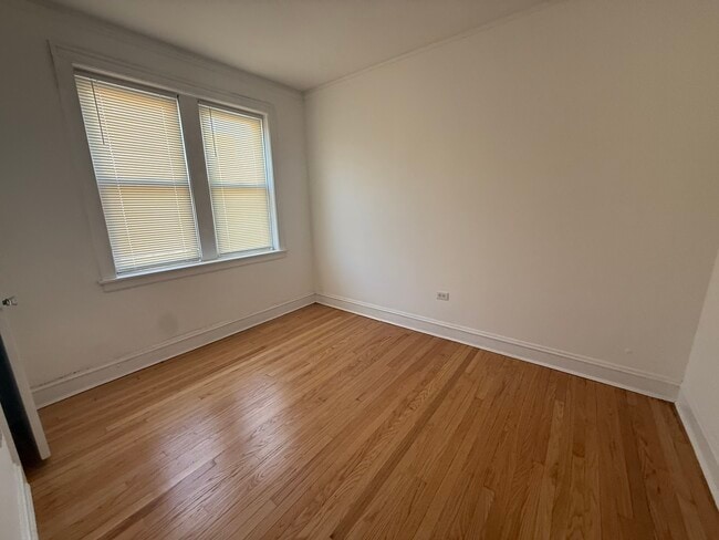 Building Photo - 5333 W Fullerton Ave