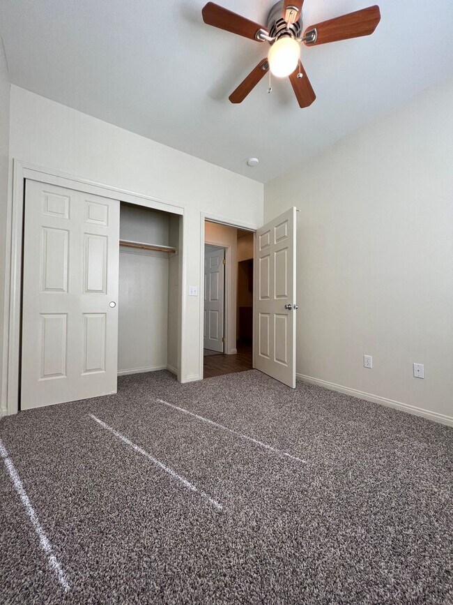 Building Photo - 717 Meadow Grove Ct