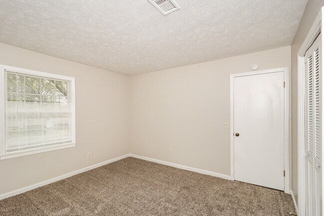 Building Photo - Fantastic 4bd/2.5ba home! Coming soon!